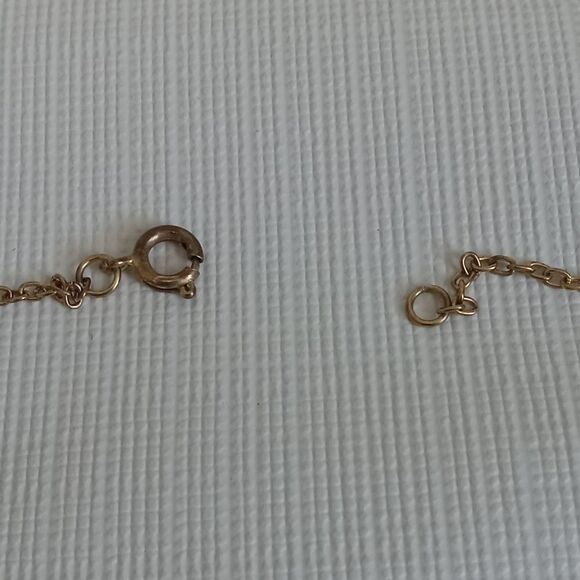 Gold Toned Metal Wire Heart Shaped Pendant Lightweight Single Strand Necklace - Picture 9 of 9